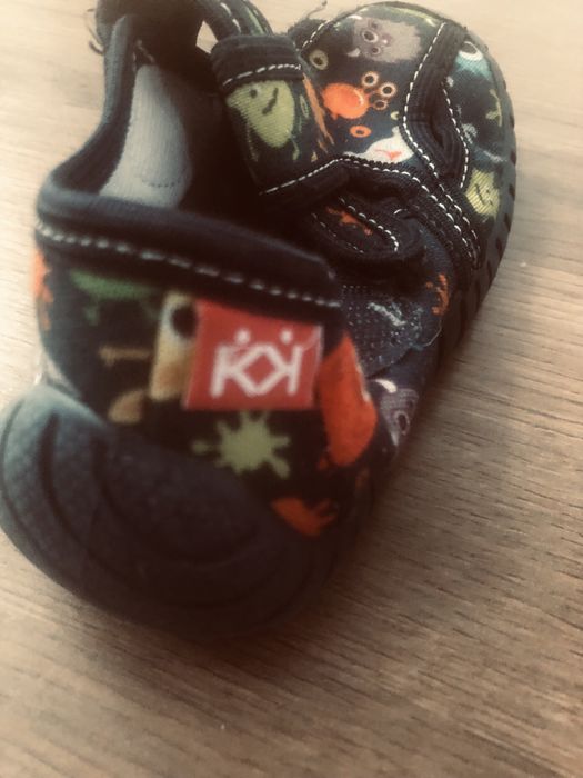 Децки пантофи колев и колев