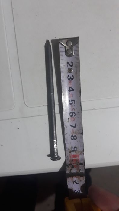 Нови пирони 10см дължина 1лв за килограм