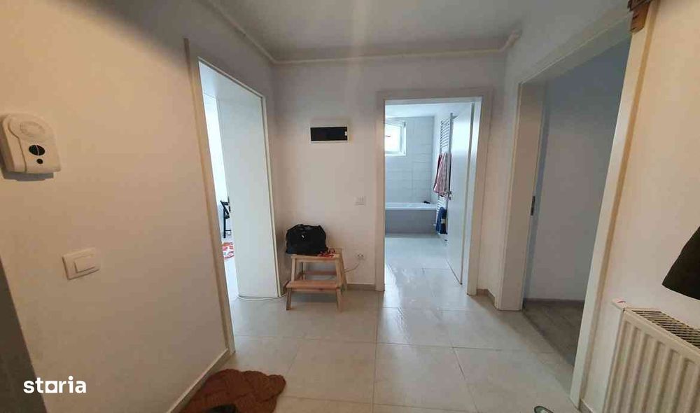 Inchiriere garsoniera cu birou decomandata Avantgarden 4 Brasov