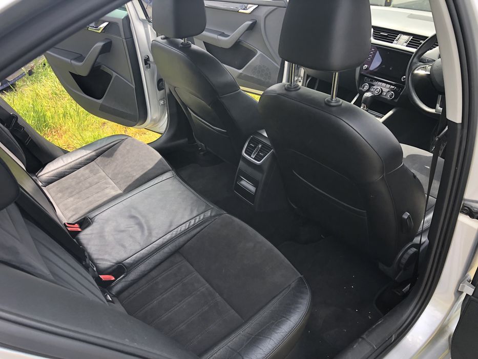 Interior piele Alcantara Skoda Octavia 3 facelift Scaune fata bancheta spate cotiera si fete uso spate Piele neagra