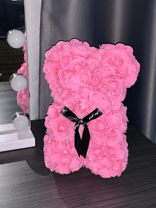 Ursulet din Trandafiri 25cm cu Flori de Spuma