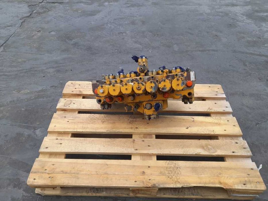 Distribuitor hidraulic Rexroth M8-1003-03/7M8-22 excavator Liebherr A902