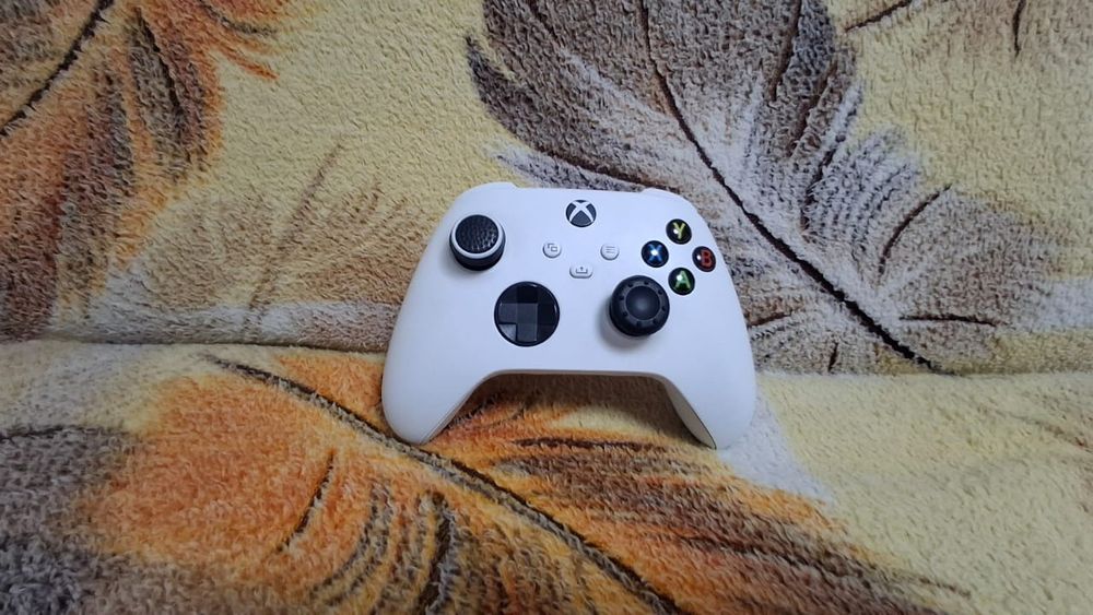 Xbox Series S 512 GB + 2 геймпада + Game Pass Ultimate