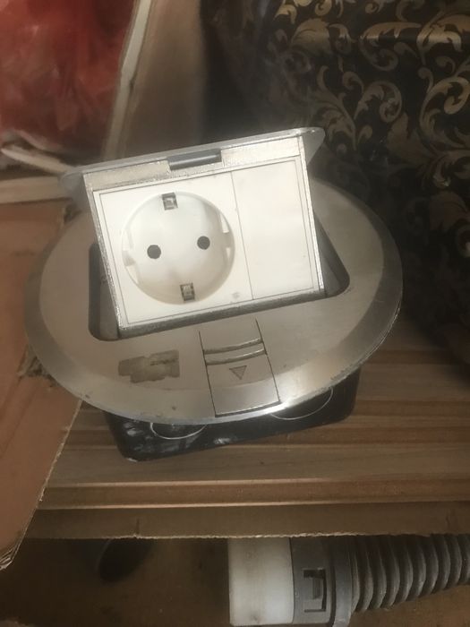 Напольная розетка