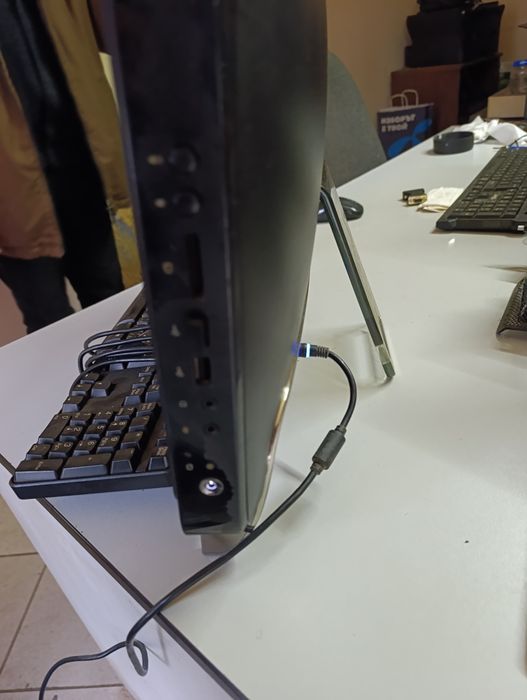 Dell Inspiron One – All-in-One компютър + клавиатура
Продавам Dell Ins