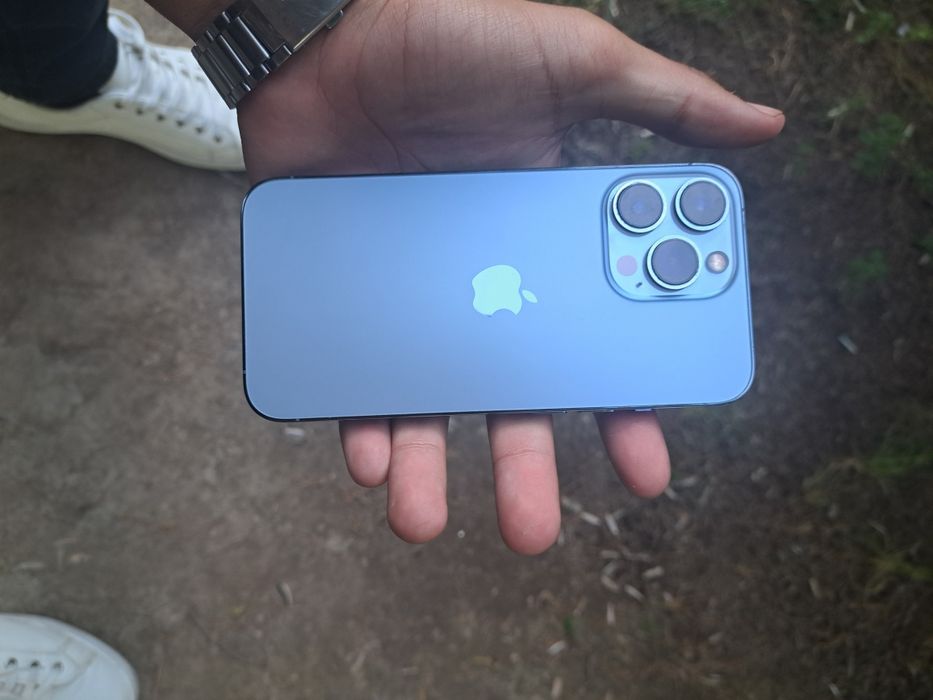 13 pro sotiladi.