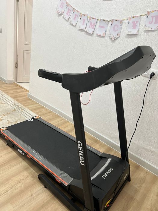 Продаётся беговая дорожка GENAU