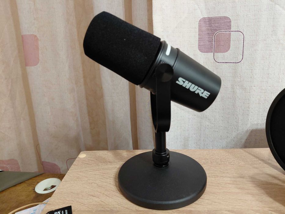 Микрофон Shure MV7+