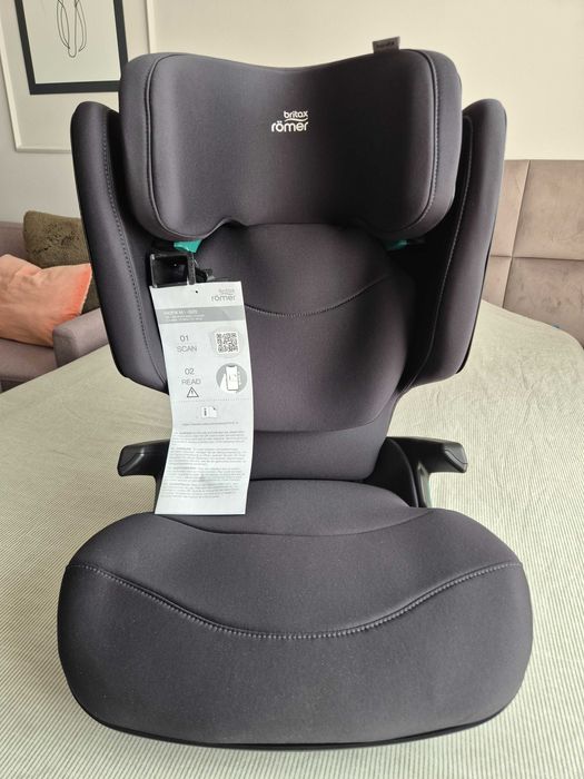 Ново детско столче Britax Römer Kidfix M i-Size (3.5 - 12год) с ISOFIX - имам в черно и сиво
