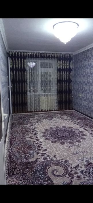 Navoiy shaxar vasxod bozor yonida kv sotiladi