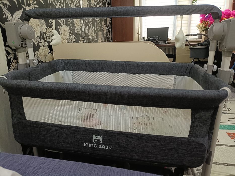 Продам Манеж кровать для младенцев