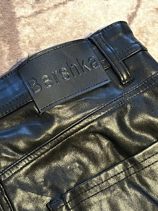 Кожен панталон Bershka + подарък