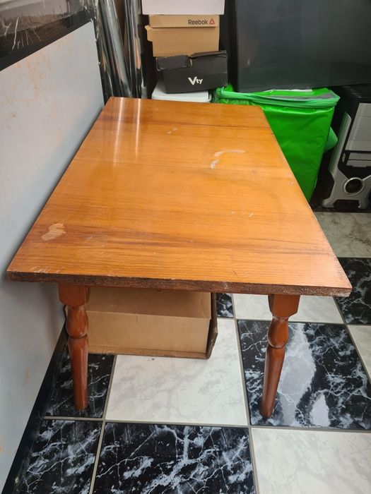 OFERTĂ - Măsuță de Cafea / Living din Lemn Masiv – Stil Vintage cu picioare strunjite