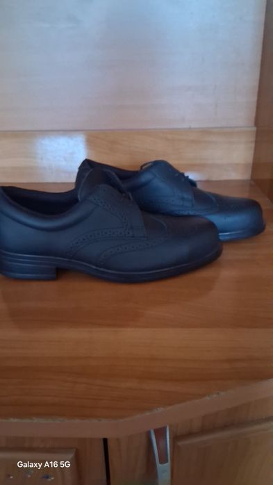 Vand pantofi Manager cu bombeu de fier  noi  Marimea 39 .Preț 150 lei