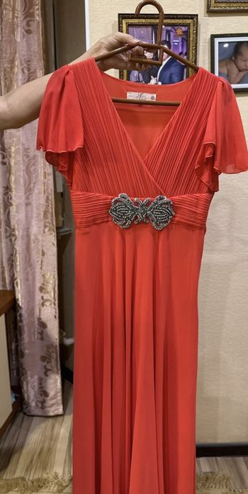 Продам платье нарядное