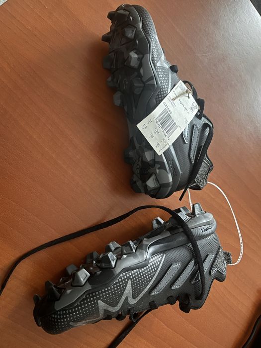 Adidasi fotbal cu crampoane