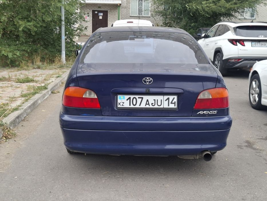 Toyota avensis 2000 1.6 продам