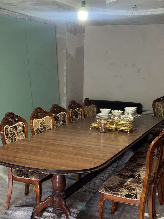 Продаётся стол со стульями