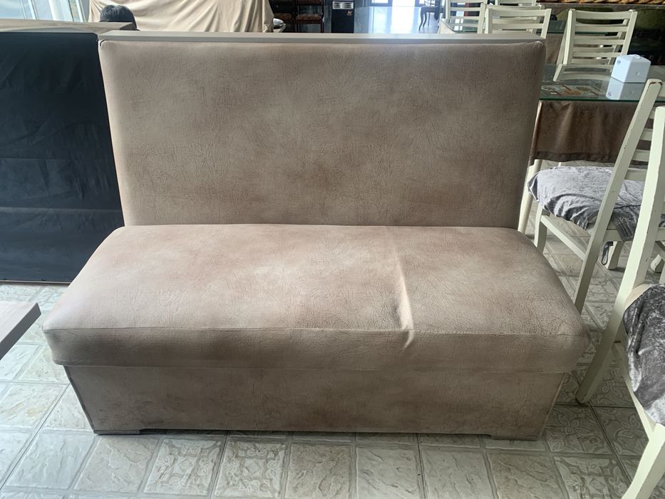 Продаётся столь стулья и диваны для ресторанов и кафе