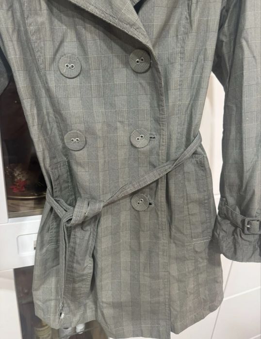Trench H&M dama, marimea 40 - model carouri clasic