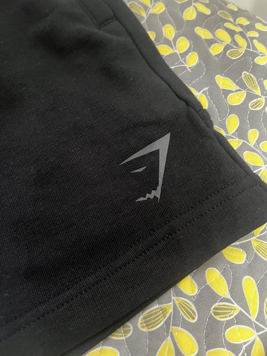 Черные шорты GYMSHARK