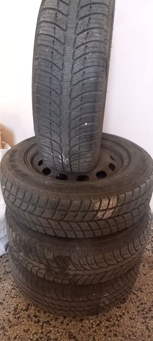 Продавам използвани гуми с джанти