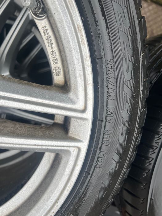 Джанти 17 Цола със гуми Pirelli