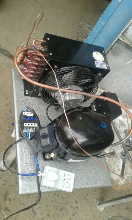 Витринных холодильник