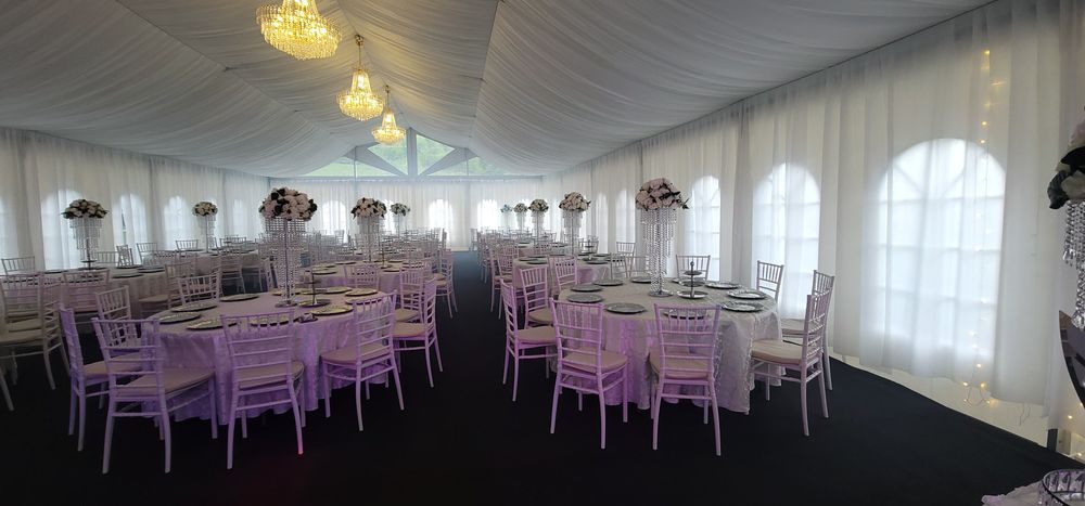 Închirieri Cort evenimente mese scaune aranjamente florale