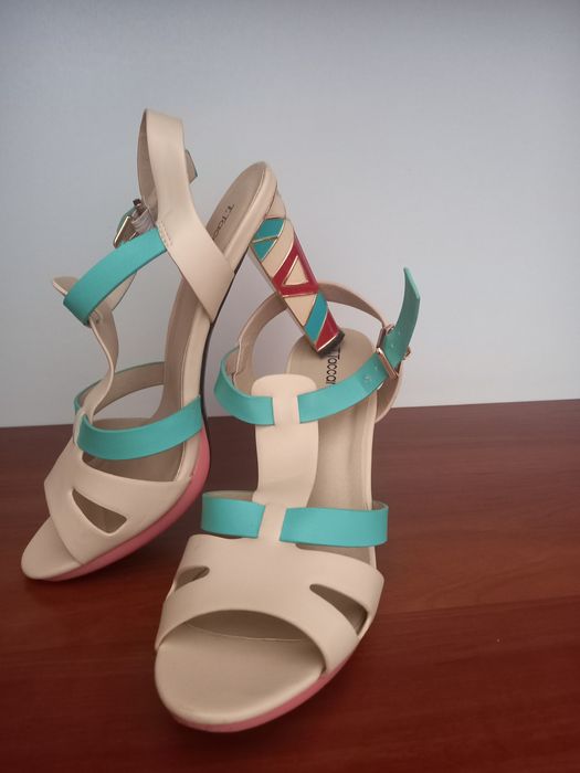 Продам босоножки