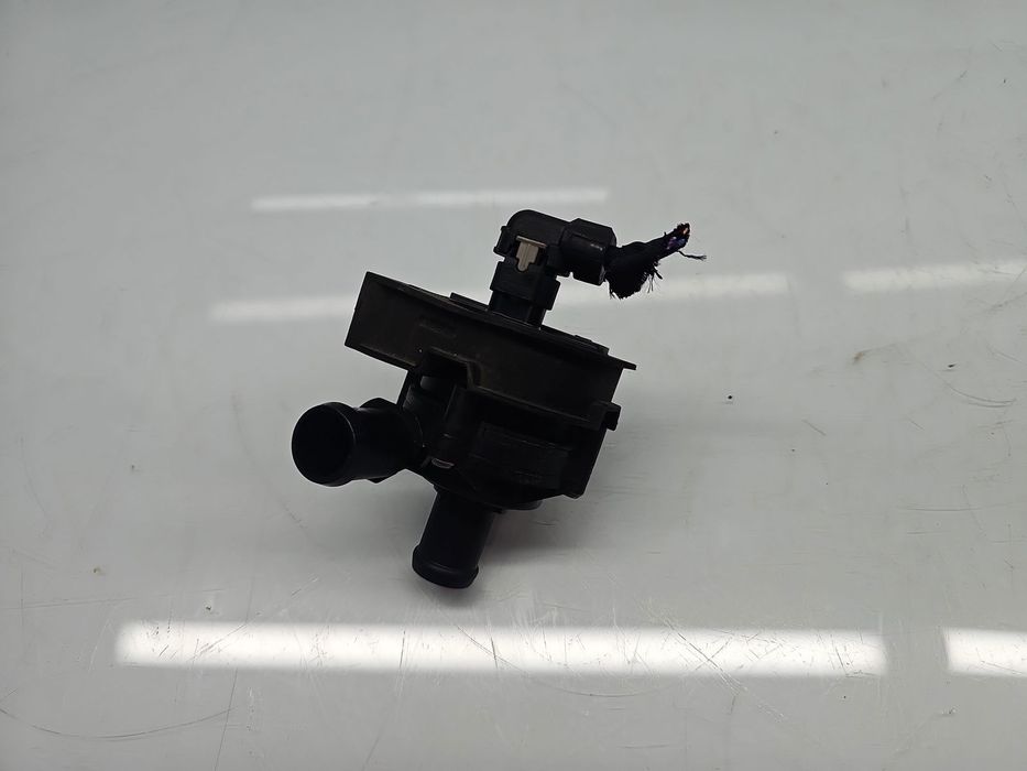 Pompa recirculare apa Volkswagen Touran (5T1) [2015-2022] 5Q0965567 1.
