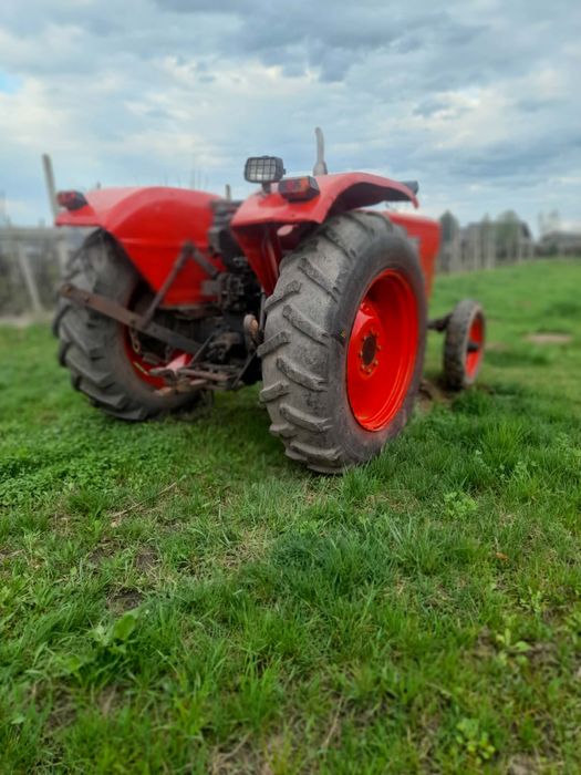 Vând tractor u445
