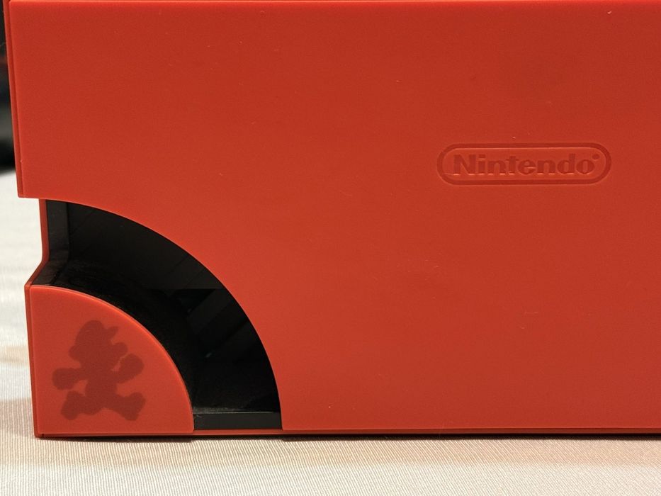Nintendo Switch OLED Mario Red Edition + Игри и Аксесоари