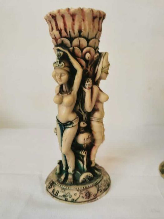 Vaza cu tenta asiatica