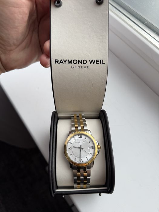 Raymond weil часы из серии Tango .