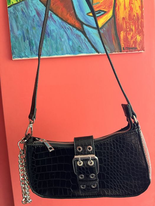 Малка черна чанта Bershka