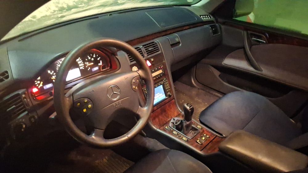 MERCEDES-BENZ E-Class 2000 — imagine 1