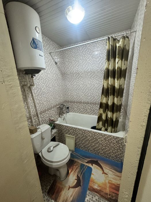 Фрунза массифда 1 холик хонадон зудлик билан сотилади