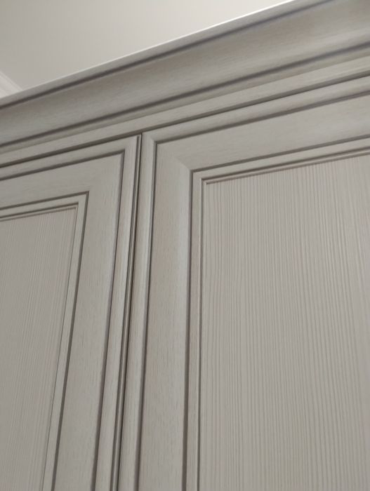 Продам шкаф и стол