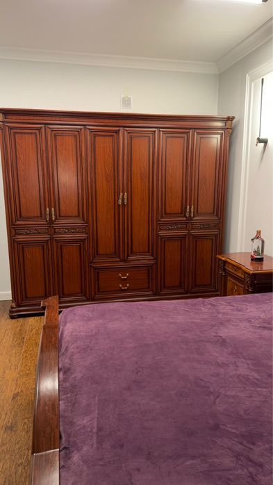 Продам 2-х спальный гарнитур из дерева