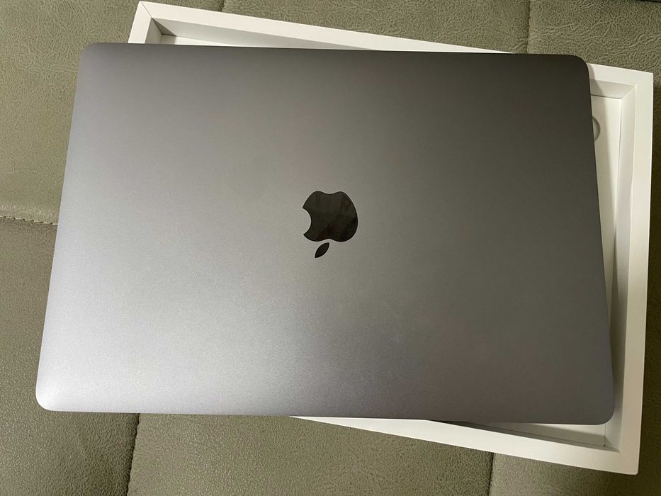 Macbook pro M2 16/256