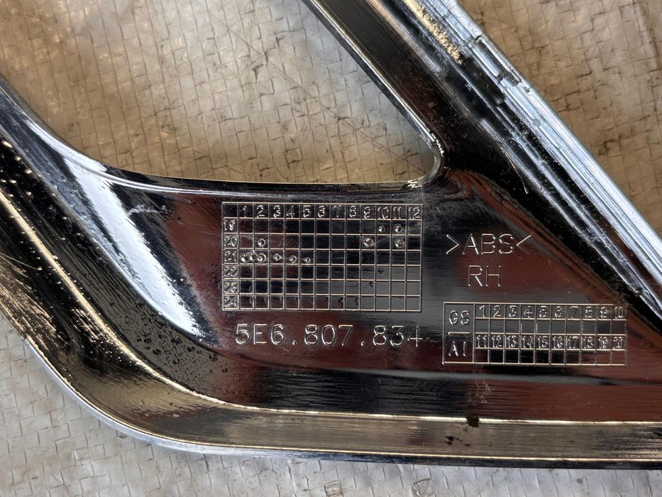 Skoda Octavia 4 лайстна хром – дясна • 2019+