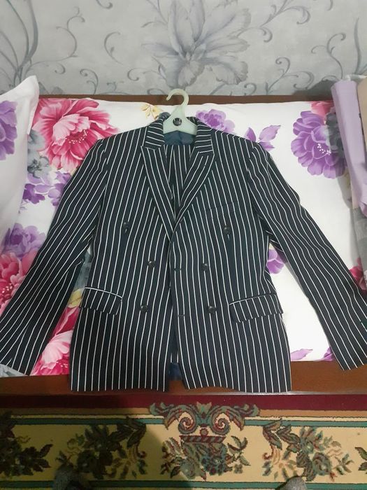 Костюм сатылады шалбарымен...