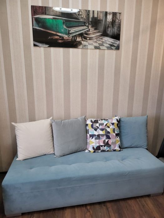 Vand canapea extensibila, apoape noua