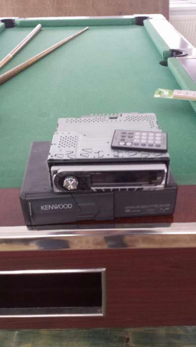 Vand casetofon pentru masina cu 8 CD la incarcare