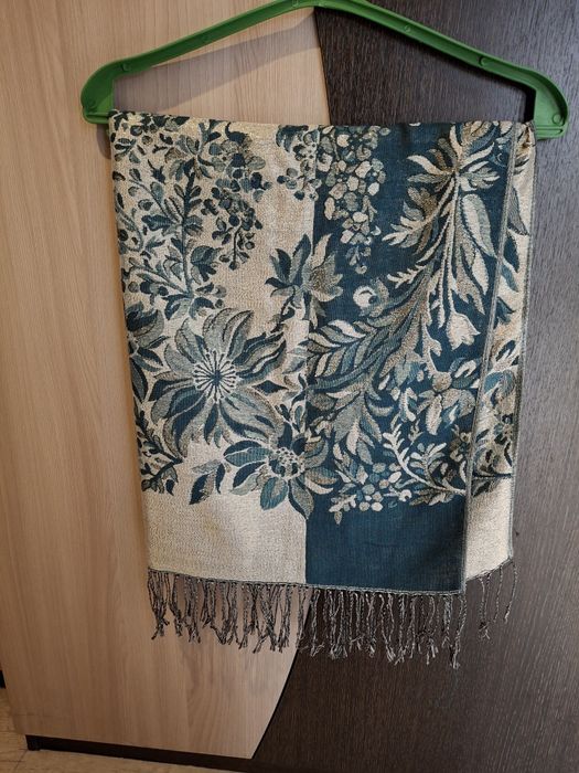 Продам шарф-палантин б/у в отличном состоянии