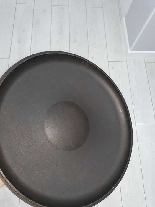 Продам крышку чугунную диаметр 40 см.