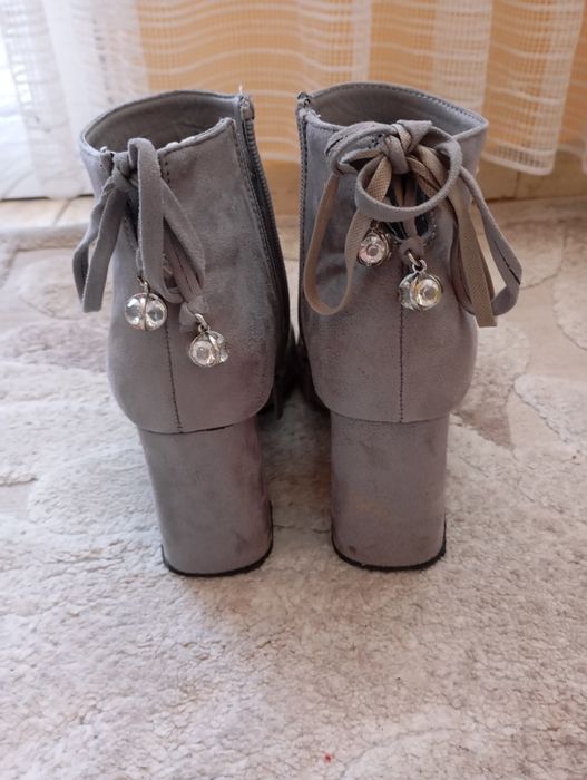 Два чифта дамски боти