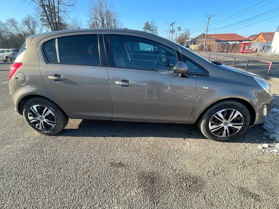 Opel Corsa D Active 2013 – 116.830 km reali, 2 seturi roți vara-iarna