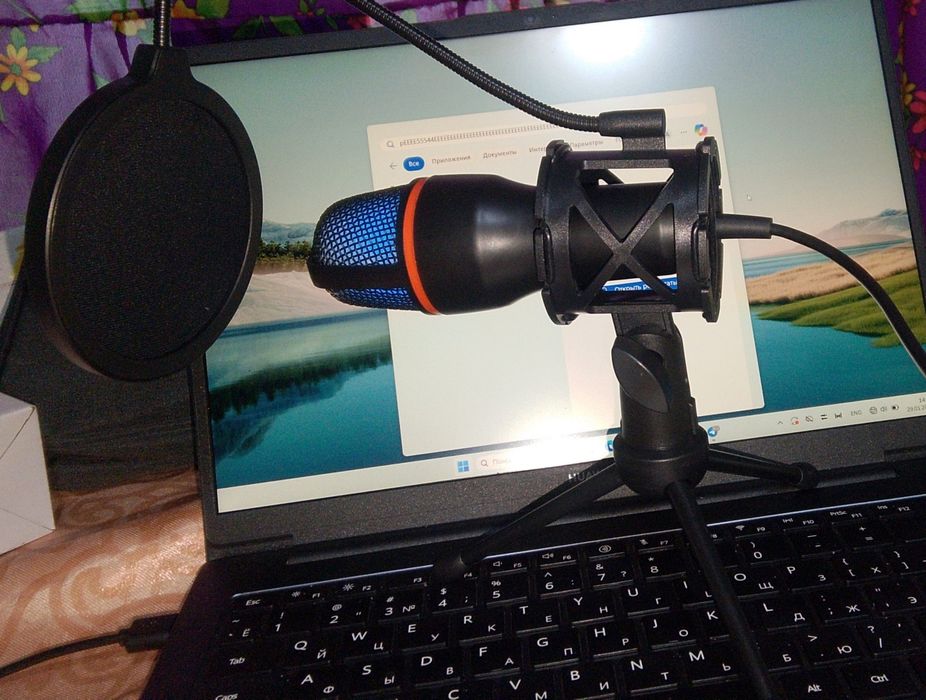 Gaymerlar uchun RGB yoritgichli kompyuter mikrofoni